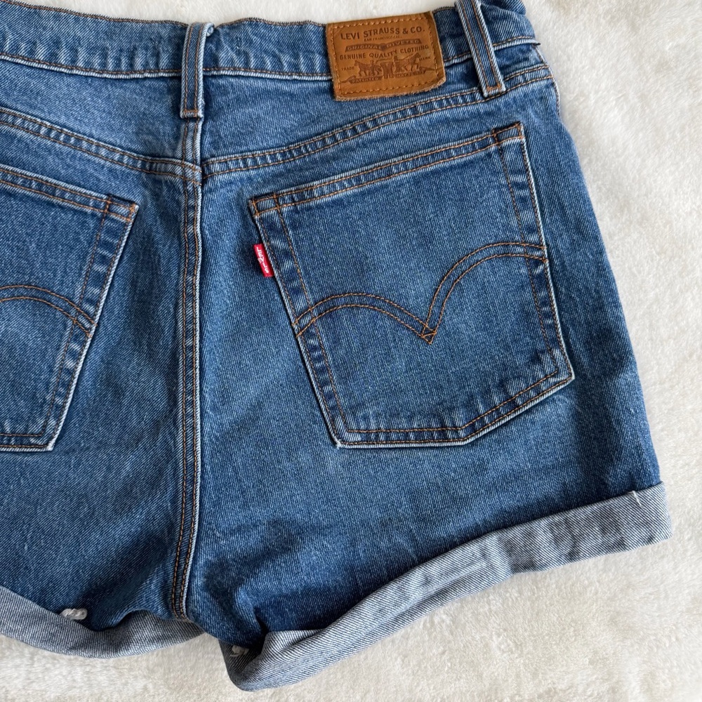 Levi’s The Wedgie Short Women’s Size 30 - Picture 2 of 9